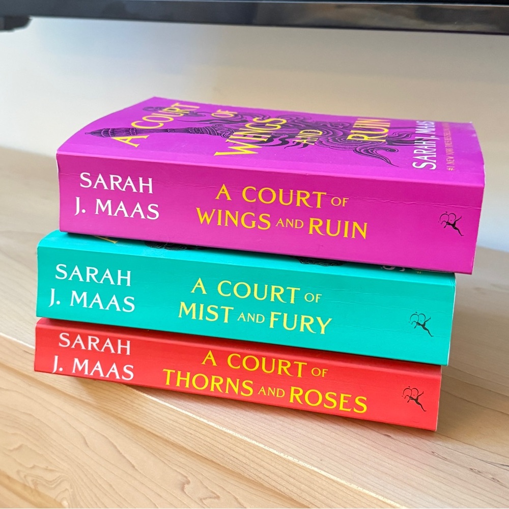 A Court of Thorns and Roses Series Set